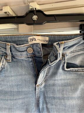 Zara Faded Light Blue Denim Jeans size 4